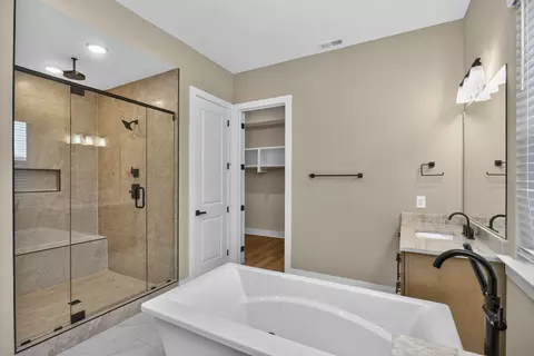 Bath - 1924 Harmony Rd, Spring Hill, TN 37174 photo 4 of 7