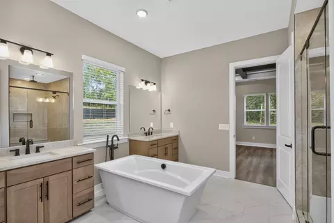 Bath - 1924 Harmony Rd, Spring Hill, TN 37174 photo 5 of 7