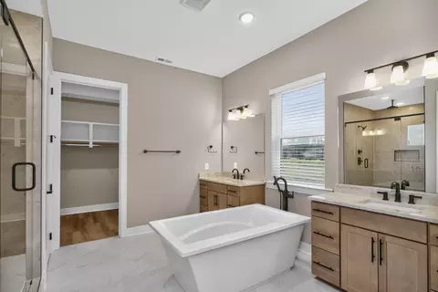 Bath - 1924 Harmony Rd, Spring Hill, TN 37174 photo 3 of 7