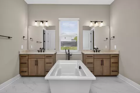 Bath - 1924 Harmony Rd, Spring Hill, TN 37174 photo 6 of 7