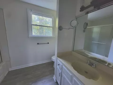 Bath - 111 Milton Rd, Dickson, TN 37055 photo 1 of 2
