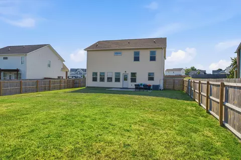 Exterior - 3039 Commonwealth Dr, Spring Hill, TN 37174 photo 5 of 11
