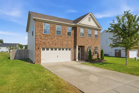 Exterior - 3039 Commonwealth Dr, Spring Hill, TN 37174 photo 2 of 11