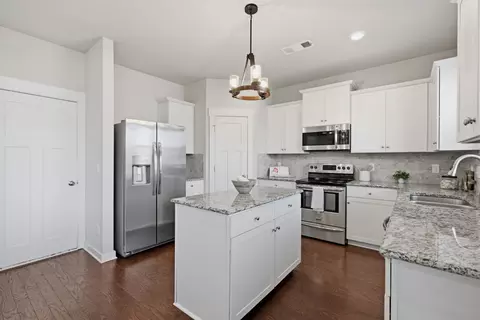 Kitchen - 3039 Commonwealth Dr, Spring Hill, TN 37174 photo 3 of 4