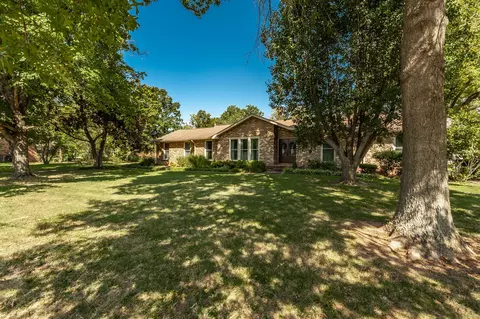 1097 Lakeshore Dr, Gallatin, TN 37066