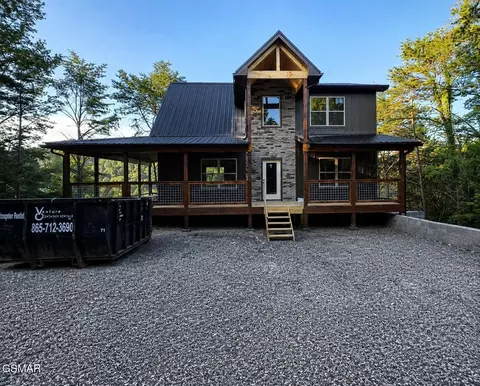 3004 Crestview Ct, Sevierville, TN 37862