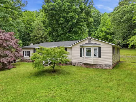 1873 Crow Valley Rd NW, Dalton, GA 30720