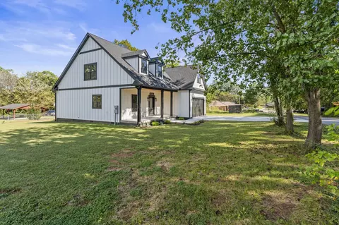 Exterior - 106 5th Ave N, Decherd, TN 37324 photo 15 of 16