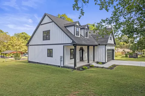 Exterior - 106 5th Ave N, Decherd, TN 37324 photo 3 of 16