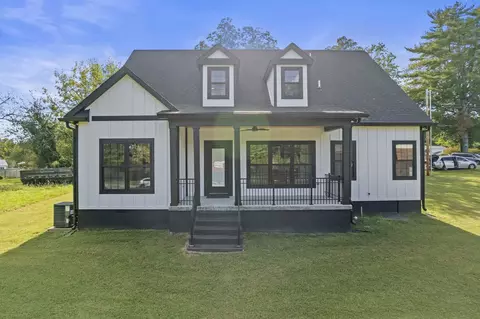 Exterior - 106 5th Ave N, Decherd, TN 37324 photo 5 of 16