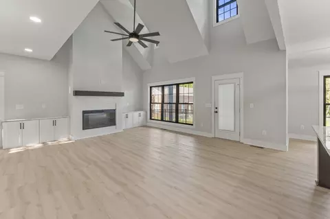 Living - 106 5th Ave N, Decherd, TN 37324 photo 1 of 4