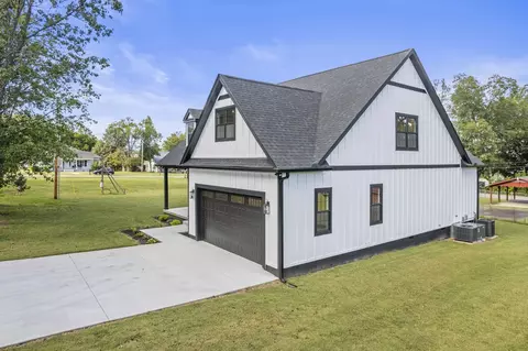 Exterior - 106 5th Ave N, Decherd, TN 37324 photo 9 of 16