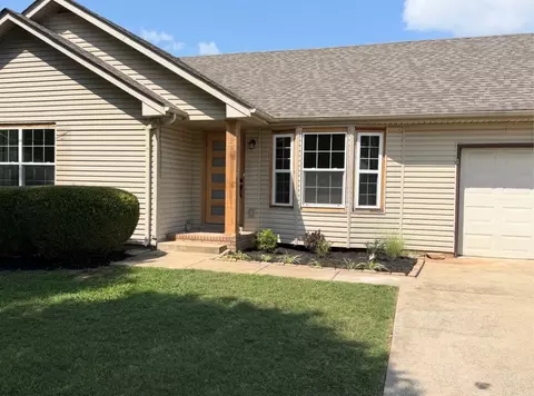 3267 S Senseney Cir, Clarksville, TN 37042