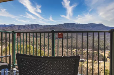 3710 Weber Rd #303, Gatlinburg, TN 37738