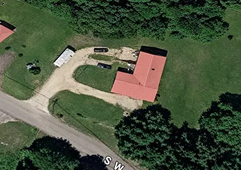 178 S West St, Decaturville, TN 38329