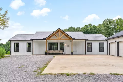 Exterior - 2049 Conatser Rd, Cunningham, TN 37052 photo 3 of 14
