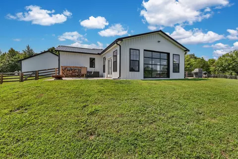 Exterior - 2049 Conatser Rd, Cunningham, TN 37052 photo 10 of 14