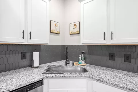 Kitchen - 2049 Conatser Rd, Cunningham, TN 37052 photo 6 of 7