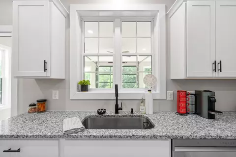 Kitchen - 2049 Conatser Rd, Cunningham, TN 37052 photo 2 of 7