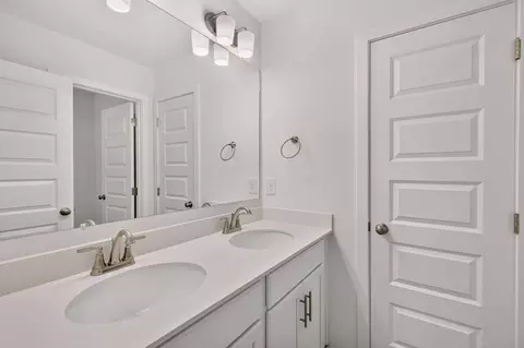 Bath - 4927 Kai Dr, Murfreesboro, TN 37129 photo 4 of 4