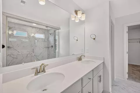 Bath - 4927 Kai Dr, Murfreesboro, TN 37129 photo 2 of 4