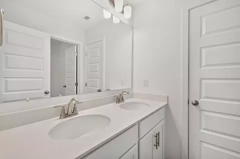 Bath - 4935 Kai Dr, Murfreesboro, TN 37129 photo 2 of 4