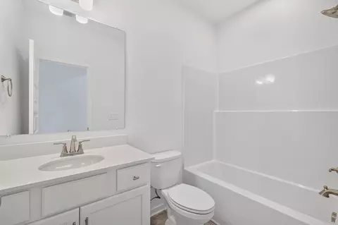 Bath - 4935 Kai Dr, Murfreesboro, TN 37129 photo 4 of 4