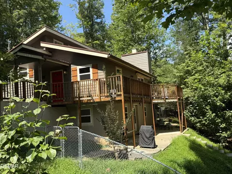 216 Zoder Dr, Gatlinburg, TN 37738
