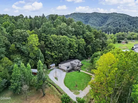 4748 Bogard Rd, Cosby, TN 37722
