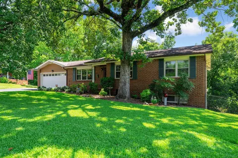 1126 Charwood Ln, Hixson, TN 37343