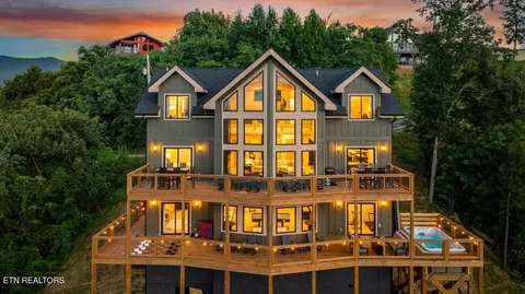 829 S Piney Butt Loop, Gatlinburg, TN 37738