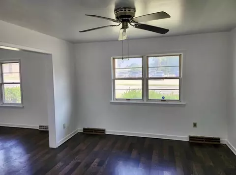 Living - 429 Spring St, Dover, TN 37058 photo 1 of 2