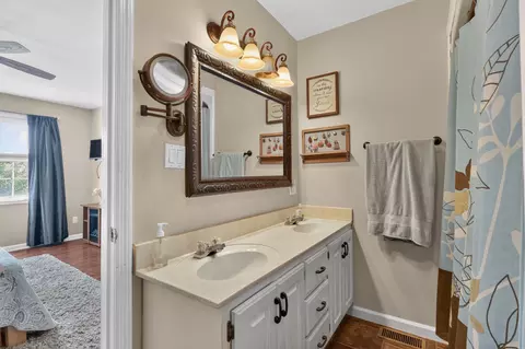 Bath - 971 Sherrill Rd, Decherd, TN 37324 photo 2 of 4