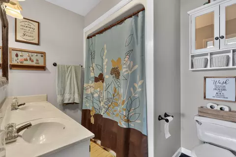 Bath - 971 Sherrill Rd, Decherd, TN 37324 photo 1 of 4