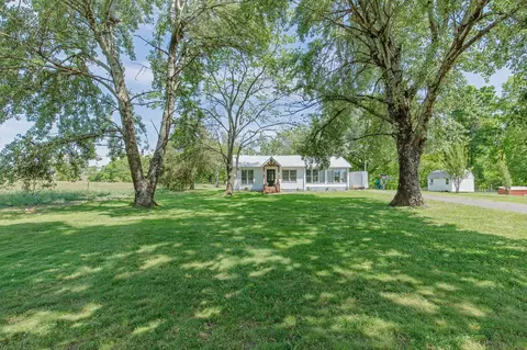 2976 Shrum Cemetery Rd, Westmoreland, TN 37186