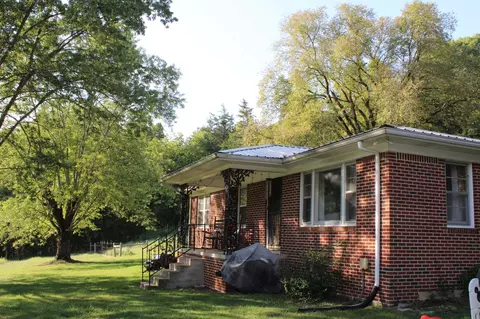 202 Maggart Rd, Elmwood, TN 38560