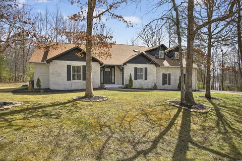 204 Meadowview Dr, Crossville, TN 38558