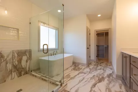 Bath - 5528 Sinclair St, Murfreesboro, TN 37127 photo 2 of 7