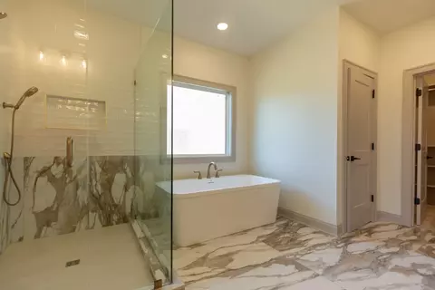Bath - 5528 Sinclair St, Murfreesboro, TN 37127 photo 3 of 7