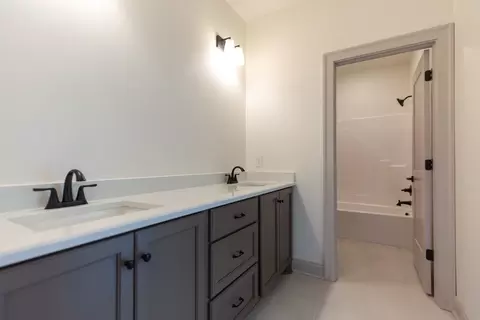 Bath - 5528 Sinclair St, Murfreesboro, TN 37127 photo 5 of 7