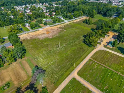 1 Harper Rd, Clarksville, TN 37043