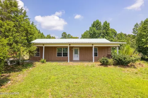 2750 Jeanette Holladay Rd, Parsons, TN 38363