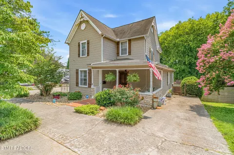 306 Kingston St, Lenoir City, TN 37771