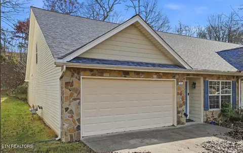 5274 Avery Woods Ln, Knoxville, TN 37921