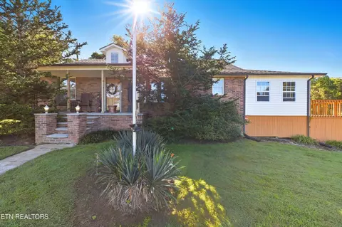 638 Carrie Cir, Strawberry Plains, TN 37871