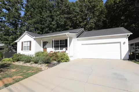 100 Crestwood Dr, Lenoir City, TN 37771