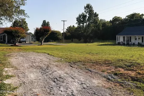 58 Smith St, Sweetwater, TN 37874