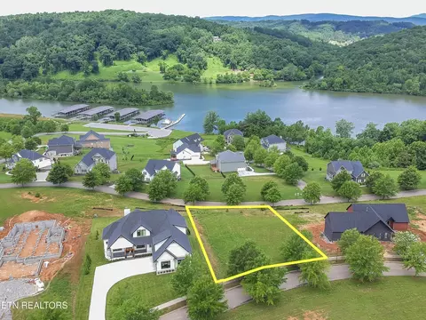 105 Parkberry Rd, Oak Ridge, TN 37830