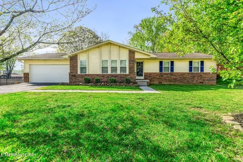 107 Edmonds Dr, Oliver Springs, TN 37840