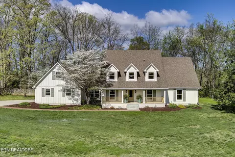 800 Davis Dr, Lenoir City, TN 37772